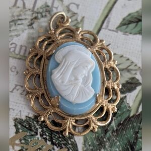 Vintage Madonna Blue Cameo Pendant
